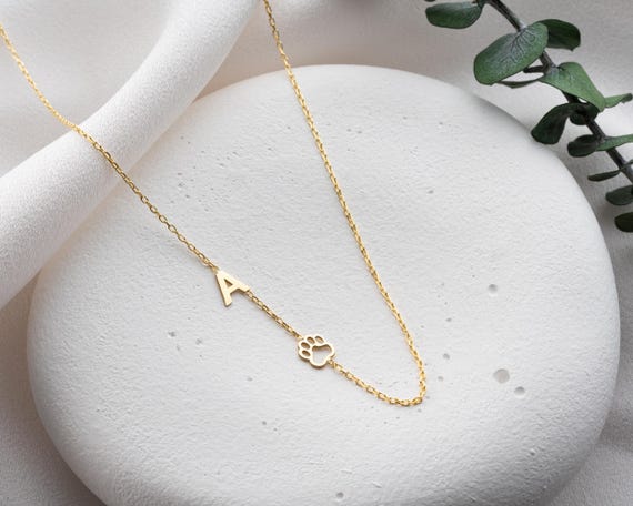 Gold Initial Necklace with Paw Print – Personalized Pet Lover Jewelry – Dog Mom Gift – Custom Letter Necklace – Dainty Animal Lover Necklace