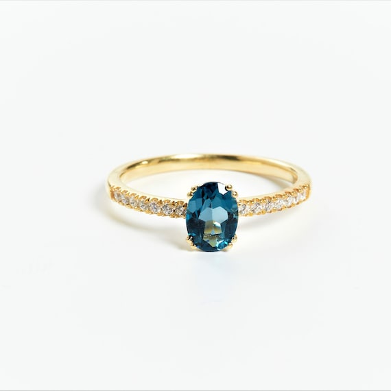 Timeless sapphire ring, Sapphire engagement rings, Sparky Sapphire Ring, Elegant Sapphire Promise Ring, Charming Sapphire Diamond Ring SP66T