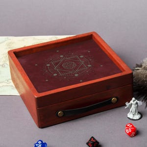 Vassoio e contenitore per dadi D&D, vassoio per dadi personalizzato con incisione in pelle, scatola per dadi magnetica portatile con vassoio, regali D&D unici, regali Nergy per lui immagine 14