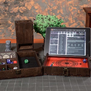 Anpassad tärningsbricka med surfplatteställ dnd, tärningstorn och bricka i trä, tärningslåda och bricka, RPG-tärningsbricka i trä med surfplattehållare, tärningsförvaring bild 2