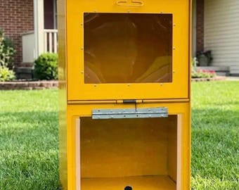 Two-compartment magazine holder / gift for individuals and businesses