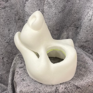 Puede incluir: Hocico de espuma blanco en blanco para disfraz de piel con una nariz grande y redondeada y un agujero para la boca. El hocico est&aacute; dise&ntilde;ado para un disfraz de piel.