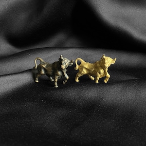 Handmade Bronze Bull Figurine, Gold and Bronze Bull Statue, Small Decorative Sculpture, Vintage Style Animal Ornament, Minimalist Desk Decor