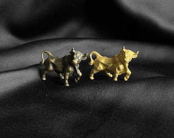 Handmade Bronze Bull Figurine, Gold and Bronze Bull Statue, Small Decorative Sculpture, Vintage Style Animal Ornament, Minimalist Desk Decor