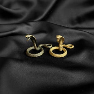 Estatueta de cobra feita à mão em bronze e ouro – Escultura de cobra pequena – Decoração exclusiva para répteis – Escultura de cobra – Miniaturas de arte animal