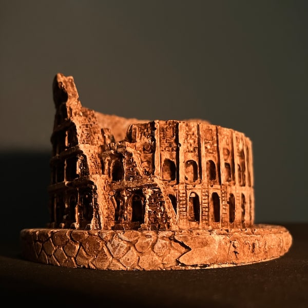 Miniature du monument du Colisée - Statue romaine en béton - Photophore et objet décoratif fabriqués à la main, Mini statue du Colisée de la Rome antique