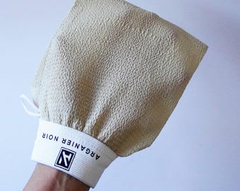 Moroccan Kessa Glove to Exfoliate and Remove Dead Skin Cells