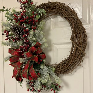 Frosted Winter Berry Grapevine, Winter Grapevine, Frosted Winter Berry Wreath or Door Hanger, Frosted Winter Berry Grapevine for front door immagine 3