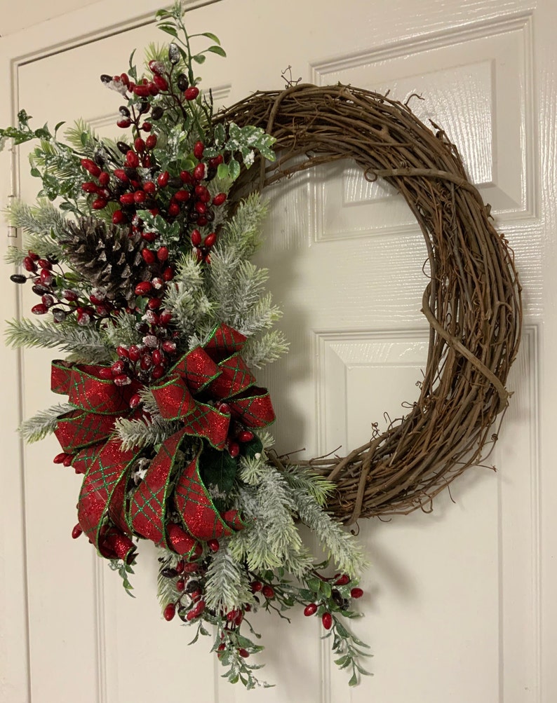 Frosted Winter Berry Grapevine, Winter Grapevine, Frosted Winter Berry Wreath or Door Hanger, Frosted Winter Berry Grapevine for front door immagine 3