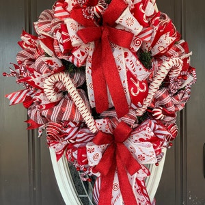 Peppermint Wreath, Candy cane Wreath, Holiday Peppermint Wreath, Christmas Peppermint Wreath, Classic Peppermint Ornament Wreath front door