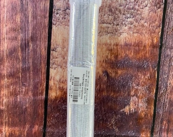 May include: A package of 100 white pipe cleaners, each measuring 30 cm in length. The package is labeled "5mmx30cm 100pcs/Bag 5L07-01-04".