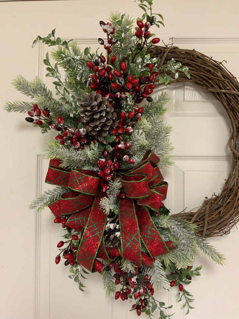 Frosted Winter Berry Grapevine, Winter Grapevine, Frosted Winter Berry Wreath or Door Hanger, Frosted Winter Berry Grapevine for front door immagine 7