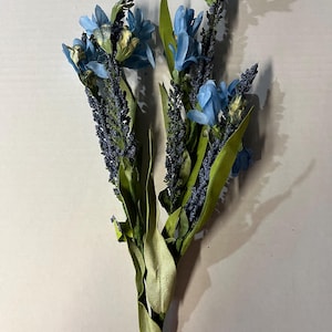 Blue Ginger 35”W x 8”H x 4”D Spray x5 stems