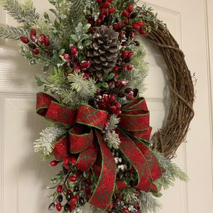 Frosted Winter Berry Grapevine, Winter Grapevine, Frosted Winter Berry Wreath or Door Hanger, Frosted Winter Berry Grapevine for front door immagine 9