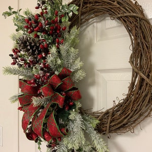 Frosted Winter Berry Grapevine, Winter Grapevine, Frosted Winter Berry Wreath or Door Hanger, Frosted Winter Berry Grapevine for front door immagine 10