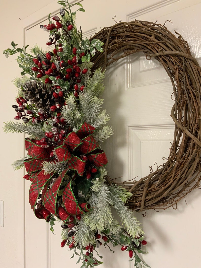 Frosted Winter Berry Grapevine, Winter Grapevine, Frosted Winter Berry Wreath or Door Hanger, Frosted Winter Berry Grapevine for front door immagine 10