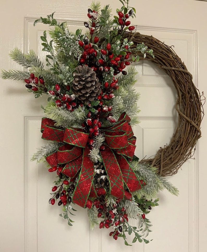 Frosted Winter Berry Grapevine, Winter Grapevine, Frosted Winter Berry Wreath or Door Hanger, Frosted Winter Berry Grapevine for front door immagine 2