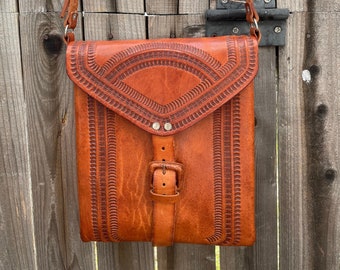 Beautiful handmade fair trade leather bag from Chiapas Mexico, Mexican bag, leather crossbody bag, Mexican leather, crossbody purse