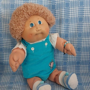 Bambola Cabbage Patch capelli biondi occhi azzurri