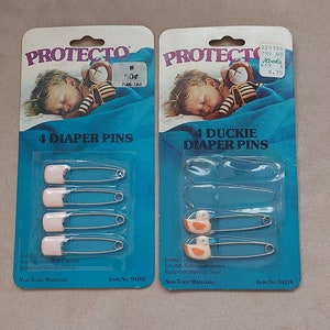 Dritz Baby Safe Diaper Pins, 4 Piece Package, 2 Blue 2 Pink, Slightly  Curved With Safety Caps for Cloth Diapers, Stainless Steel Plastic 