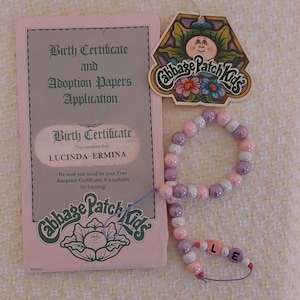 Cabbage Patch-pop geboorteakte polsschommel en handgemaakte fopspeenhouder