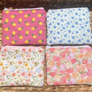 miniportemonnee / kaarthouder / muntzakje / gewatteerd minitasje / trendy mini make-uptasje / portemonnee met bloemen