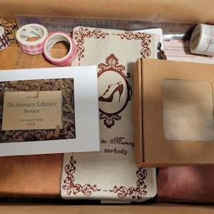 Immense lot mystère d'éphémères - 20 articles, plus de 300 pièces - Cartes postales, enveloppes, sacs en papier, autocollants, Washi, clips et plus encore !