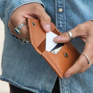 Sobre de piel para tarjetas y tarjetas de visita. Regalo de Navidad para mujer. Cartera fina para tarjetas. Tarjetero de whisky. Regalo para novia