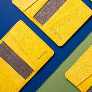 Cartera de piel amarilla para mujer. Tarjetero pequeño y compacto y brillante para conciertos, regalo del día de la madre. Divertida cartera pequeña para hombre.