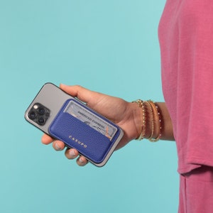 Cartera de piel Mag safe para iPhone, cartera magnética de piel azul cobalto. Cartera minimalista azul brillante, cartera magnética para iPhones de Apple.
