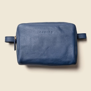 Blaue Leder Bauchtasche für Frauen, um auf Konzerte, Partys, Urlaub oder Spiele zu gehen. Gürteltasche, Hüfttasche oder Crossbody-tasche.