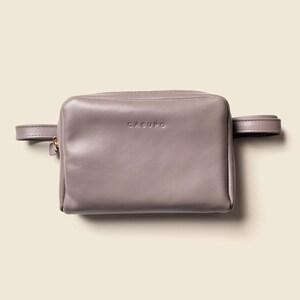 Altrosa, grau, flieder Leder Bauchtasche für Frauen, um zu Konzerten, Partys, Urlaub oder Spielen zu gehen. Gürteltasche, Hüfttasche oder Crossbody-tasche.