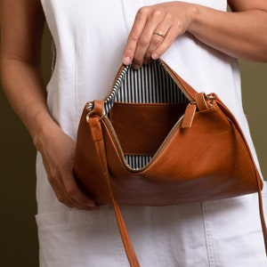 Natural leather crossbody bag for women. Camel leather clutch, party, wedding, graduation gift. Brown mom purse.  Women's ipad, kindle bag