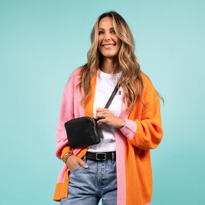 Riñonera de mujer. Riñonera de piel negra para mujer. Riñonera para mamás. Riñonera negra para fiestas. Bolsa cruzada para cadáveres. regalo del día de la madre