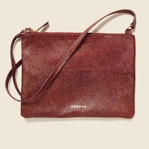 Umhängetasche aus bordeaux-goldenem Leder für Damen. Clutch, Party, Hochzeit, Abschlussgeschenk. Metallic Mom Geldbörse. Frauen Ipad, Kindle Tasche
