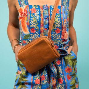 Riñonera de Piel Marrón para mujer. Riñonera para mamá. Regalo para esposa, mamá, cumpleaños. Riñonera pequeña. Bolso de piel hecho a mano. Monedero compacto