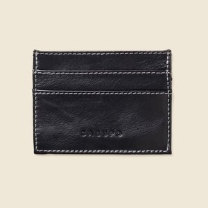 Cartera de hombre de piel negra. Tarjetero delgado y minimalista. Cartera compacta con bolsillo frontal en color marrón. Cartera de piel con estampado de camuflaje para hombre.