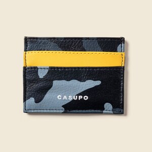 Blue Camo Leather cartera compacta horizontal para hombre. Cartera delgada. Cartera de cuero delgado Blue Camo para hombres. Cartera de cuero recuperada.
