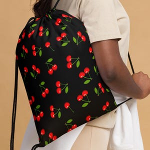 Schwarze Kordelzugtasche, rote Kirschtasche, rote Kirschgeschenk, Bing-Kirschentasche, Bing-Kirschengeschenk, Rainier-Kirschengeschenk, niedliche Kirschtasche