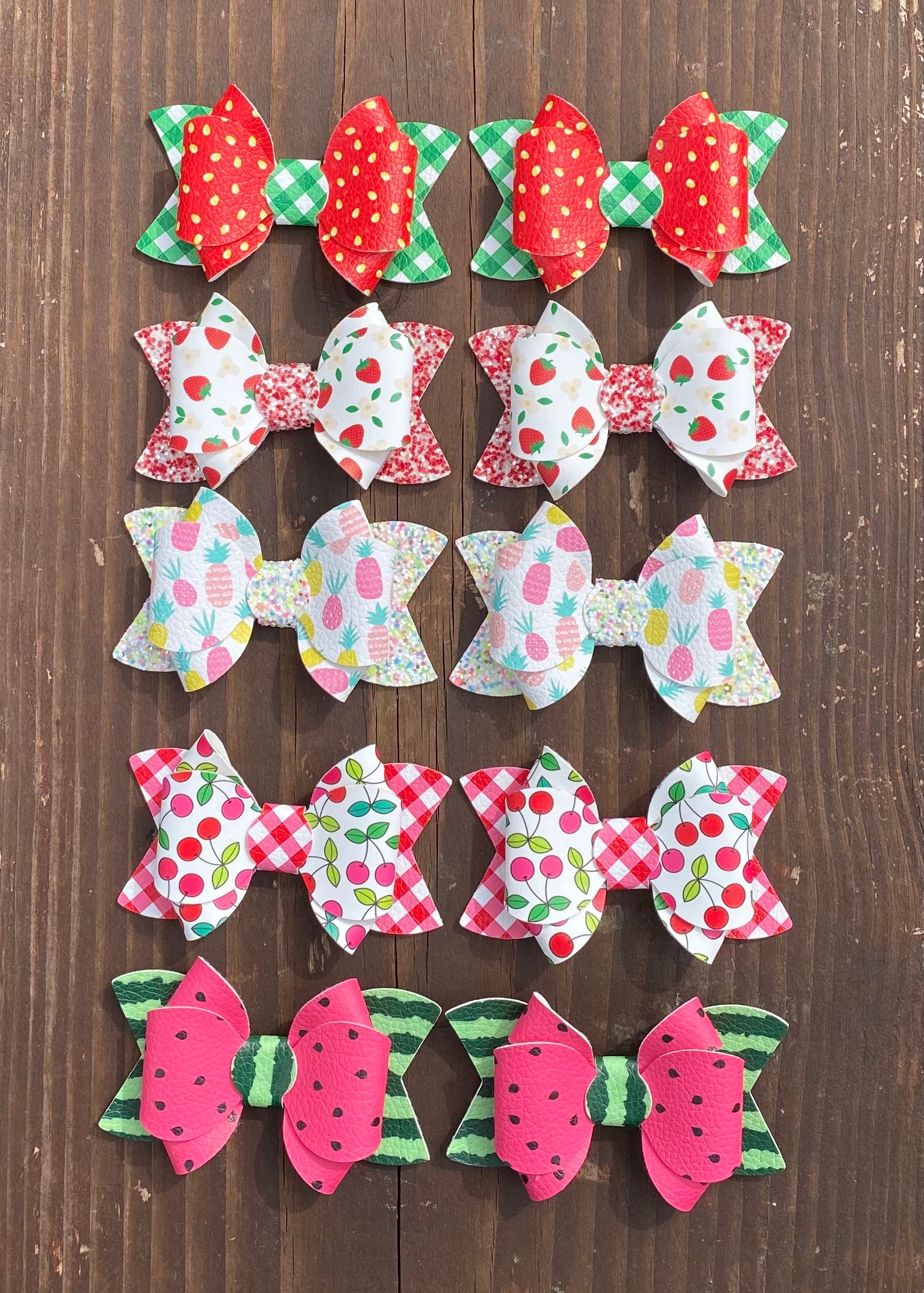 Haarspange Mit Erdbeer-Motiv Und Schmucksteinen – Weiß, Mit Alligator-Clip, Boho-Style