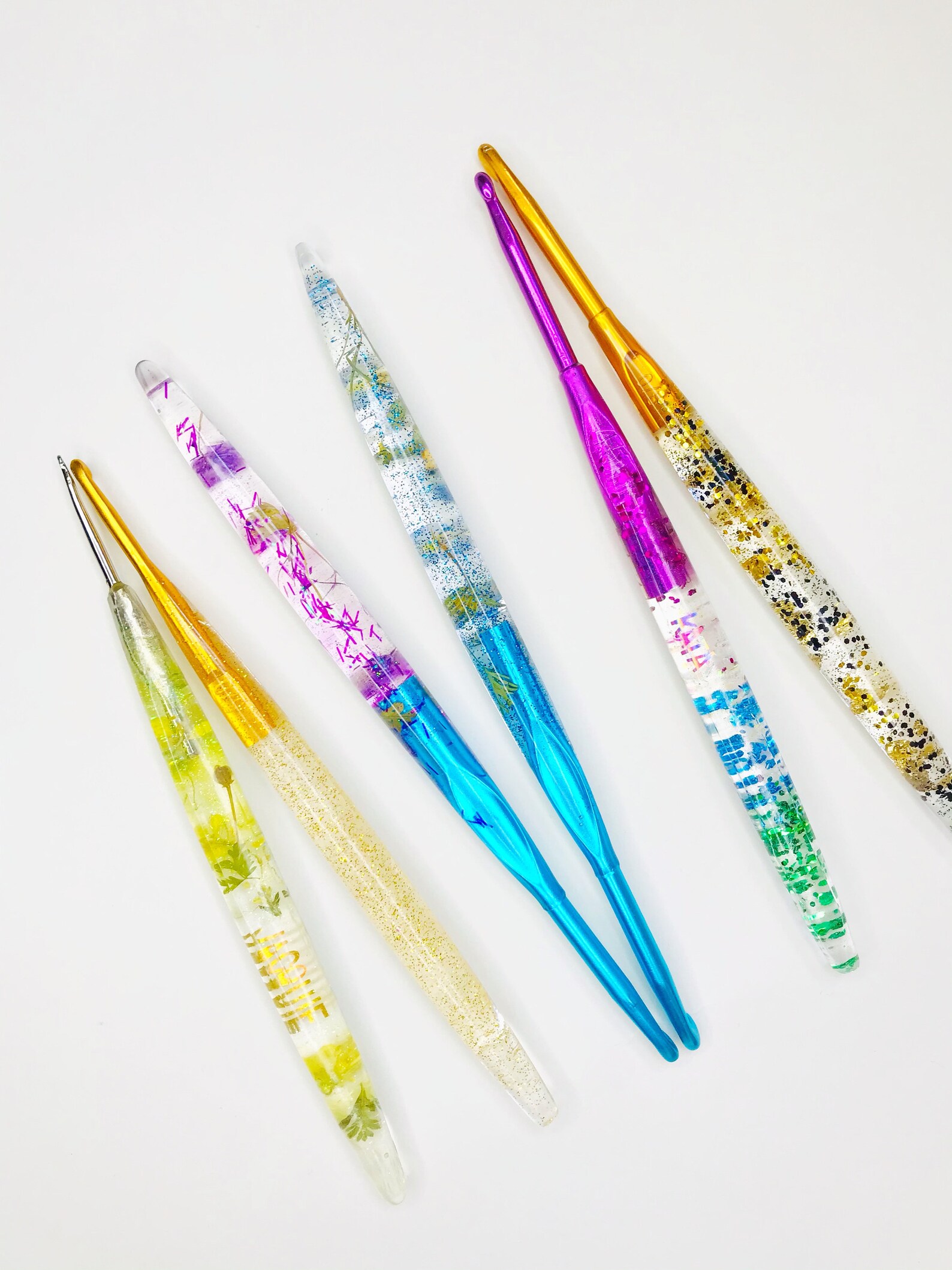 Resin crochet hooks with dried flowers and glitters custom Etsy
