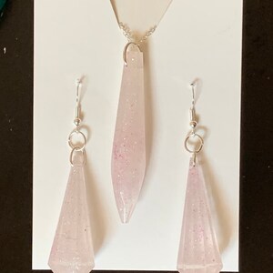 Ensemble de boucles d&#39;oreilles et collier prisme en cristal rose clair scintillant doux, bijoux tendance