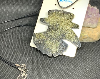 Auffällige Pest Doktor Halskette in Schwarz & Gold