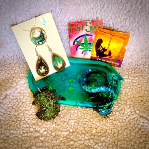 Teal Weed-Themed Gift Set with Resin Dragon Sculpture