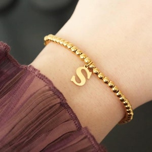 Gold Initial Perlen Armband · Kundenspezifisches Buchstabenarmband · Edelstahl · Wasserdicht · Zierliches personalisiertes Schmuckarmband · Geschenk für Sie