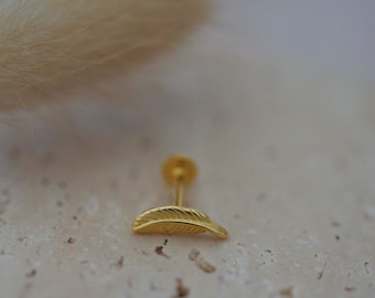 Minimalist Feather Screw Back Labret Stud Earring , Tiny Feather Stud , Cartilage Conch Tragus Earrings , Dainty Gold Stud , Gift For Her