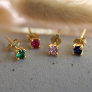 Orecchini a bottone in oro, piccoli orecchini con pietra portafortuna CZ, orecchini minimalisti, orecchini con pietre preziose di diamanti, piccoli orecchini, regalo personalizzato per lei