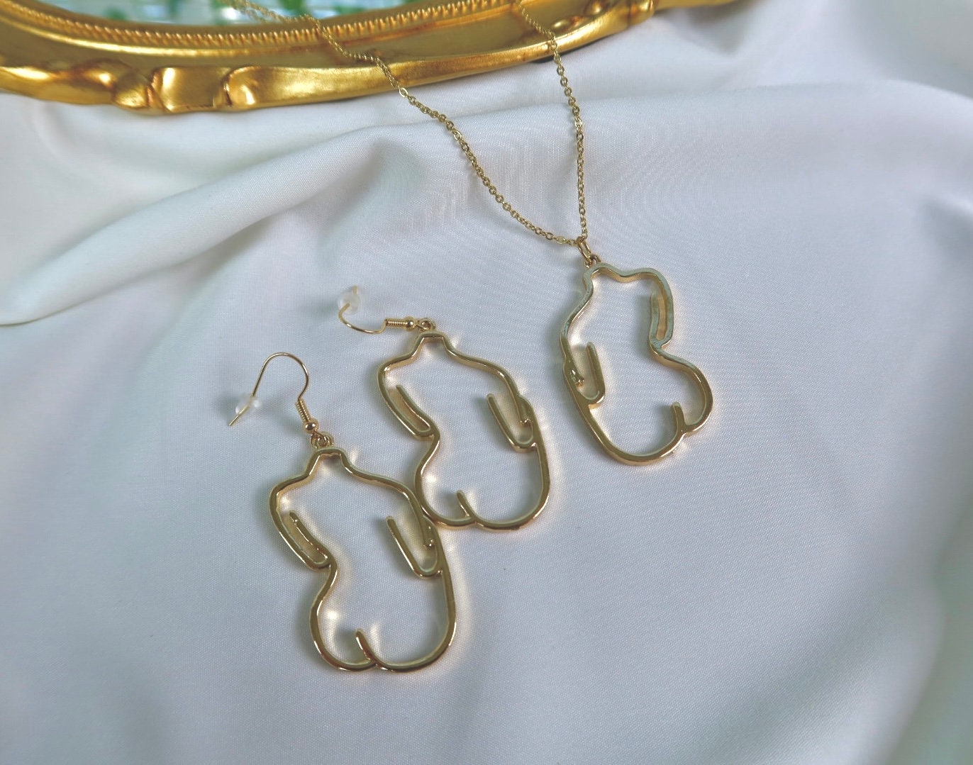 Gold Female Body Pendant Necklace Gold Femme Silhouette Etsy