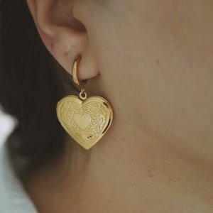 Gold Locket Huggie Hoop Earrings , Vintage Style Locket Hoop Earrings , Gold Heart Drop Earrings , Locket Earring , Gold Hoop , Gift For Her
