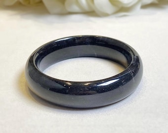56-59 mm obehandlad naturlig typ A jadearmring, naturlig jadeitarmring, lugnande slät jade, födelsedagspresent, svart jadearmring, jadeitsmycken